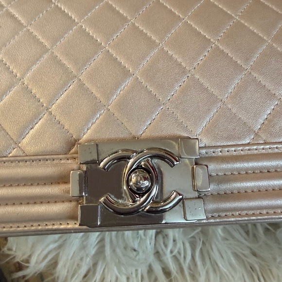 🩷Stunning Chanel Boy Bag Maxi. Original condition.🩷Rare shimmering pearl color - Picture 3 of 17